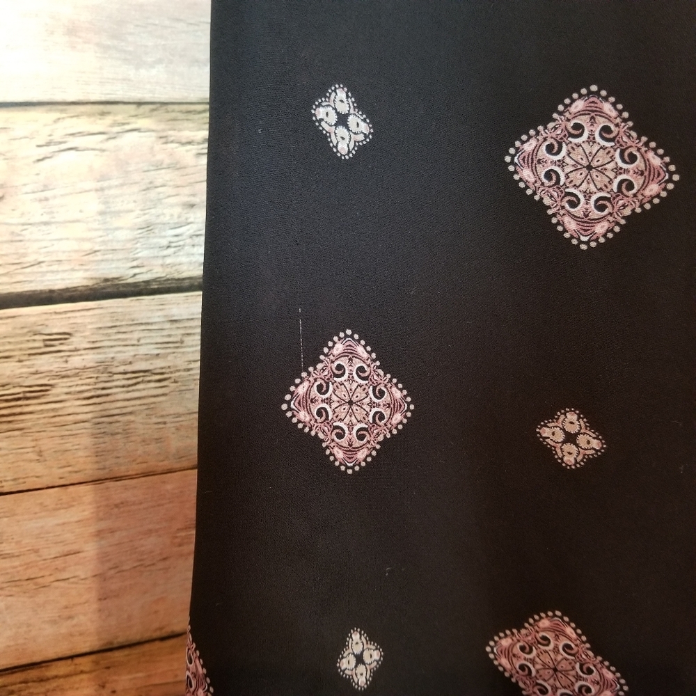 Roz & Ali Medallion Embroidered Sleeve Top - Picture 5 of 5